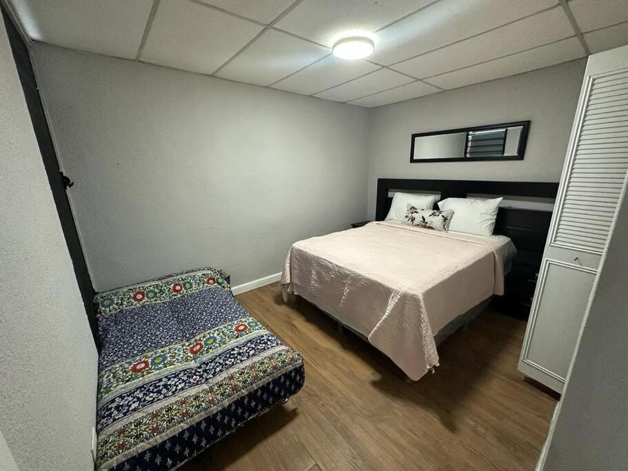 Residencia Preciosa De 2 Planta Villa San Salvador Eksteriør bilde
